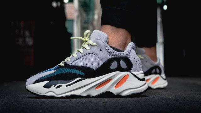 Giày adidas Yeezy Boost 700 Giày adidas Yeezy Boost 700
